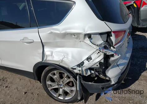 2016 Ford Escape Titanium z USA, uszkodzony, nr VIN 1FMCU9J91GUC53569